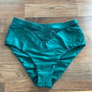 Tatiana active Lucia shorts. Green. Medium. High waist.